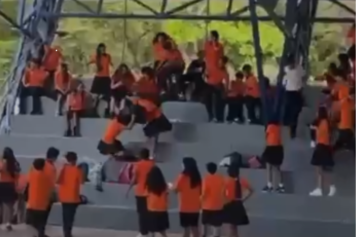 C o n f l i c t o   e n   l a   u n i v e r s i d a d :   M E P   r e p o r t a   4   p e l e a s   s i m u l t á n e a s