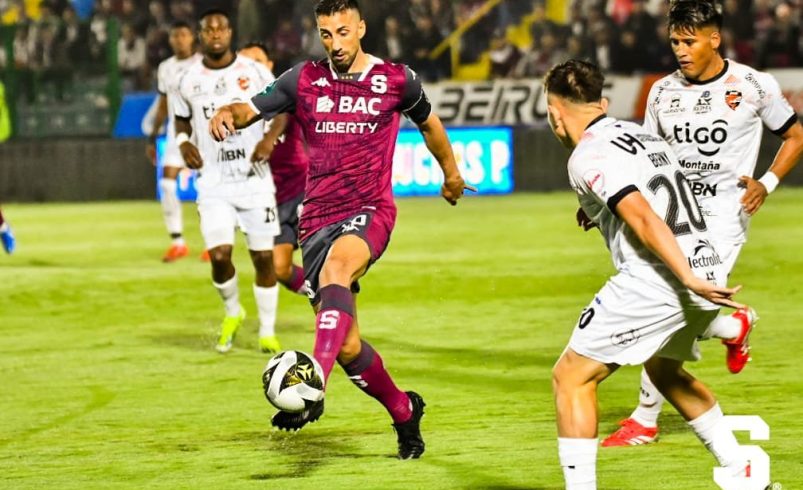 Saprissa hace un verdadero Madrid: ataca a los árbitros