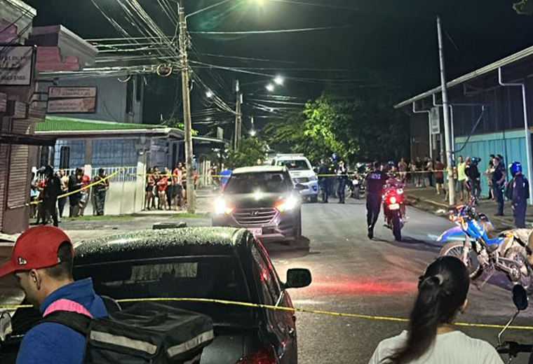 Condujeron al conductor en medio de las carreteras públicas