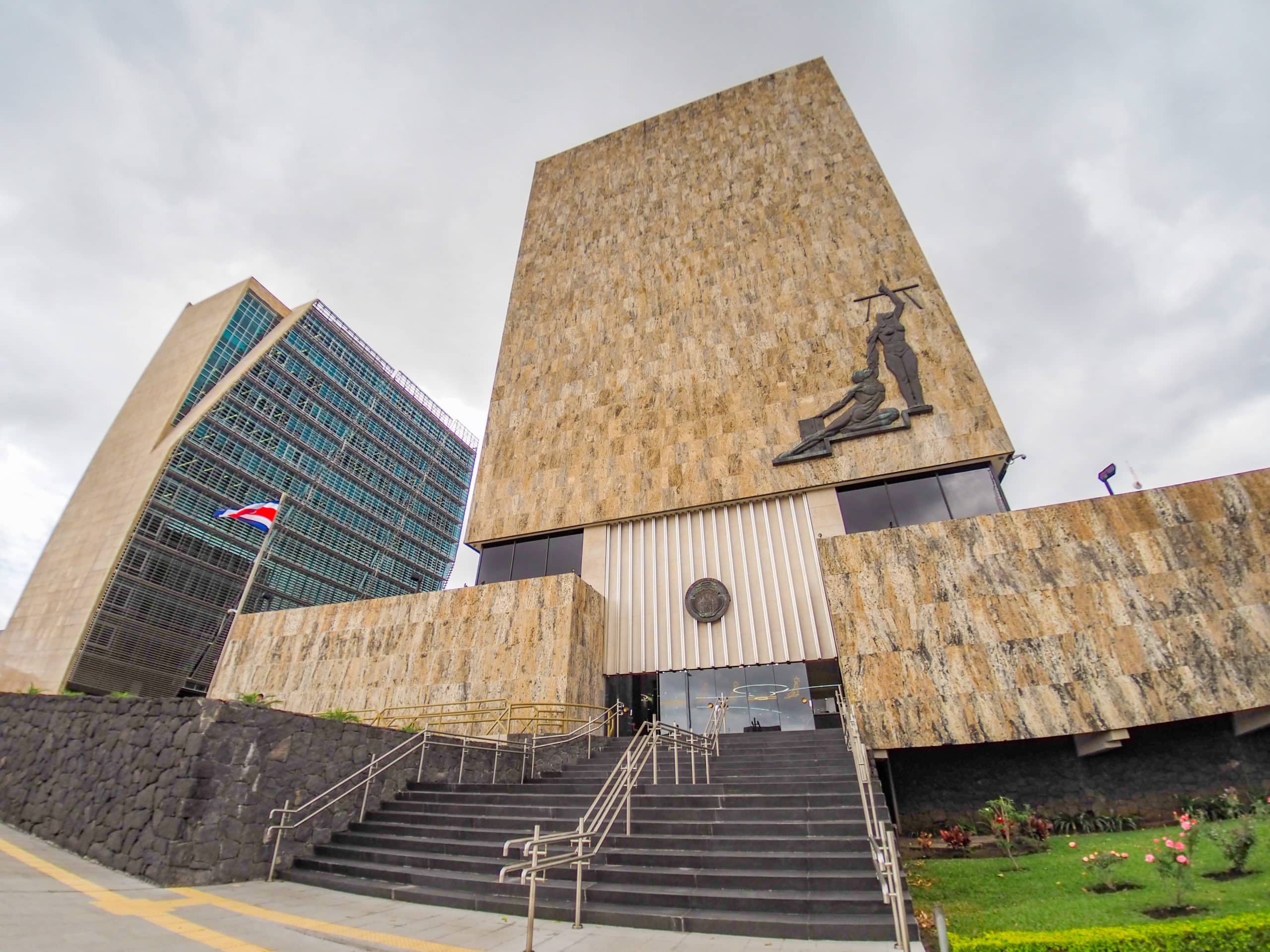 La Legislatura eligió al primero de los 5 jueces suplentes que serán designados para la Tercera Sala de la Corte

 – Reporte Tico