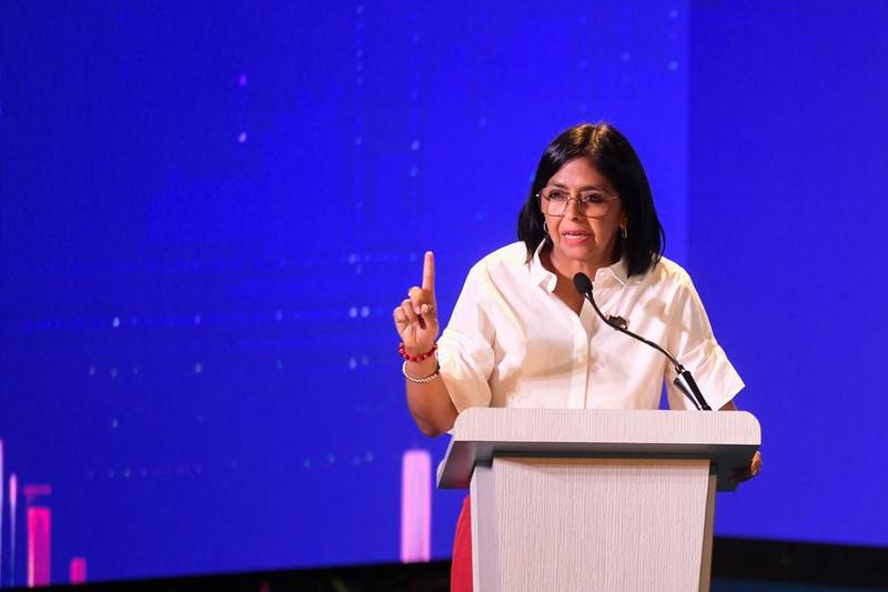 El vicepresidente de Venezuela asegura que las sanciones se imponen por el robo de recursos energéticos.