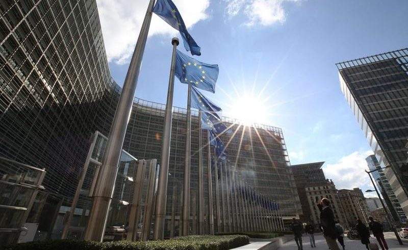 Considera las importaciones de impuestos por 95,000 millones de euros y prepara una demanda contra la OMC.