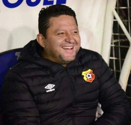 Herediano presentó a Jafet Soto como entrenador con una escena que enojó al ‘masculino’ Ramírez

 – Reporte Tico