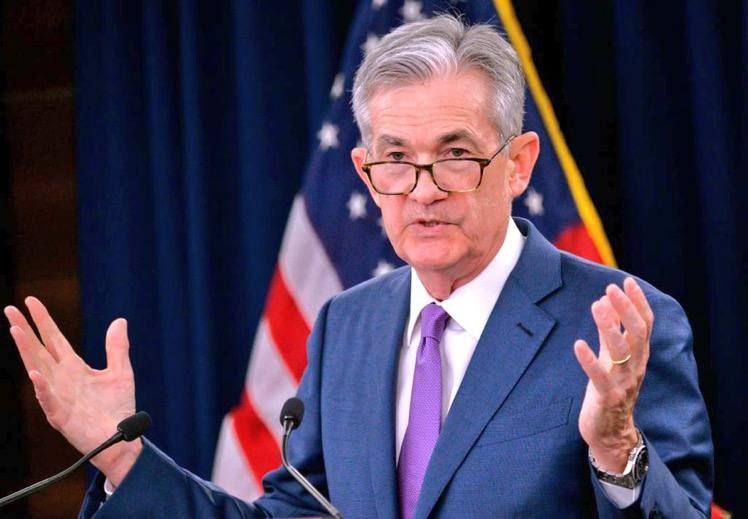 Estados Unidos mantiene tasas de interés entre el 4.25 y el 4.5 por ciento, mientras los aranceles impactan el crecimiento.
