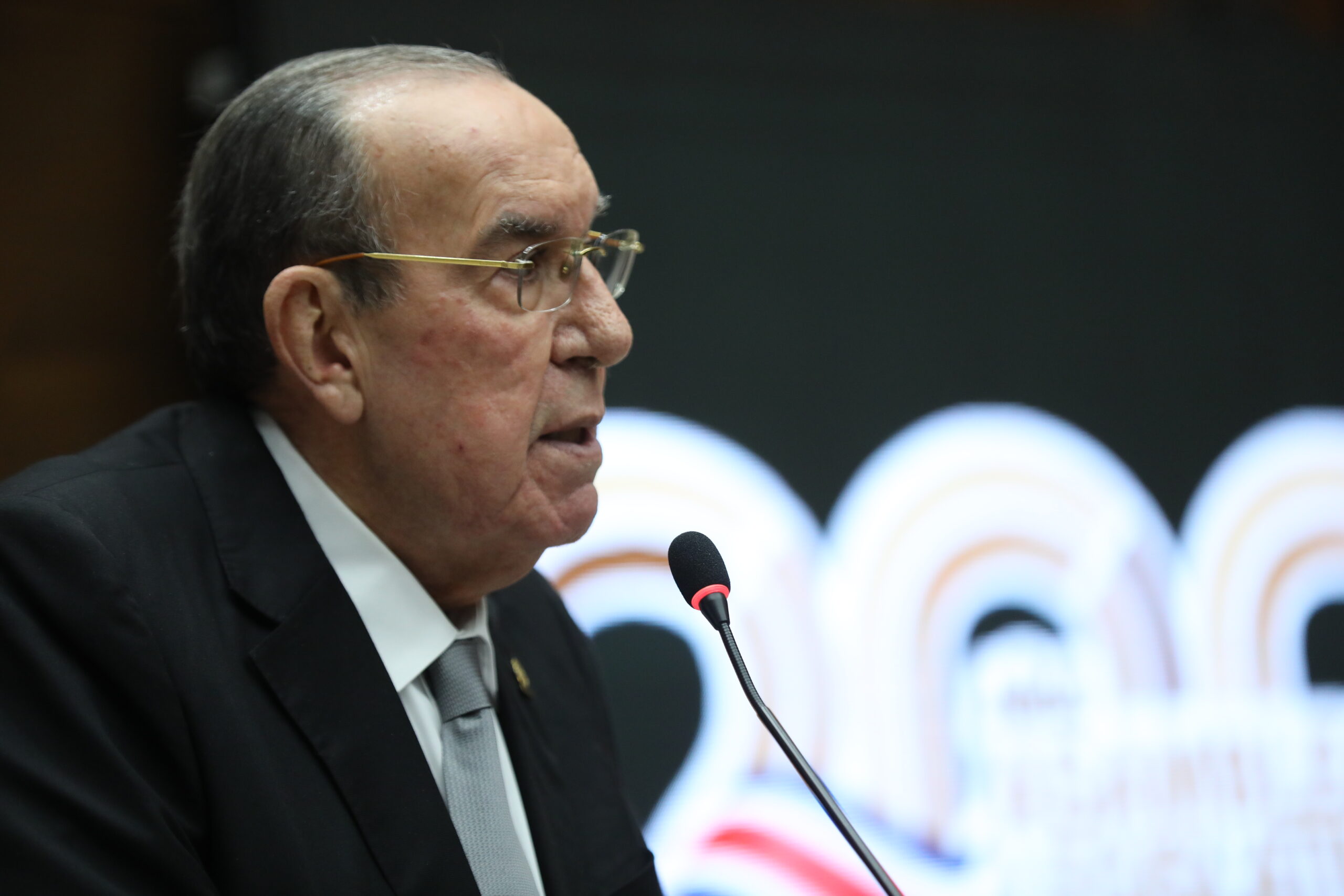 Rodrigo Arias acusa a Chaves de amenazar la democracia