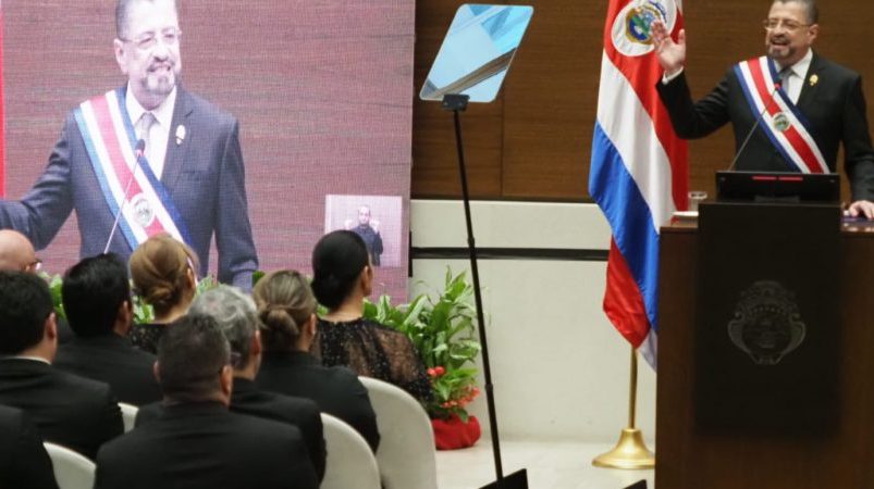 El presidente Chaves dio a conocer cifras sobre el colapso del turismo en su discurso del informe a la nación.
