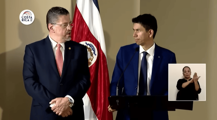 Luis Amador nuevamente parecía pedirle a Chaves que renuncie a su privacidad: «Deja de esconderte detrás de su jurisdicción»

 – Reporte Tico