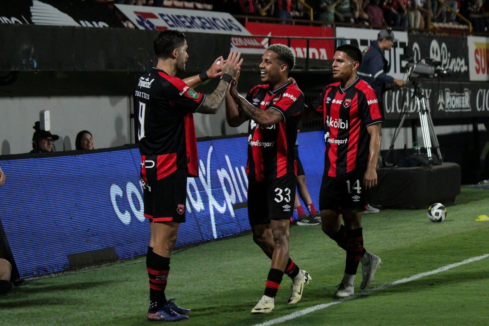 AlajueleSe comienza la pretemporada con noticias en su frente

 – Reporte Tico
