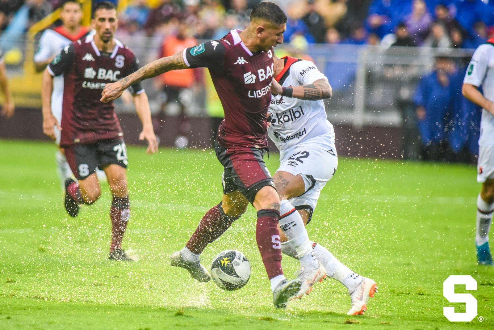 Alajuelseense enlista la recopilación de derechos de entrenamiento a Saprissa por tres jugadores

 – Reporte Tico