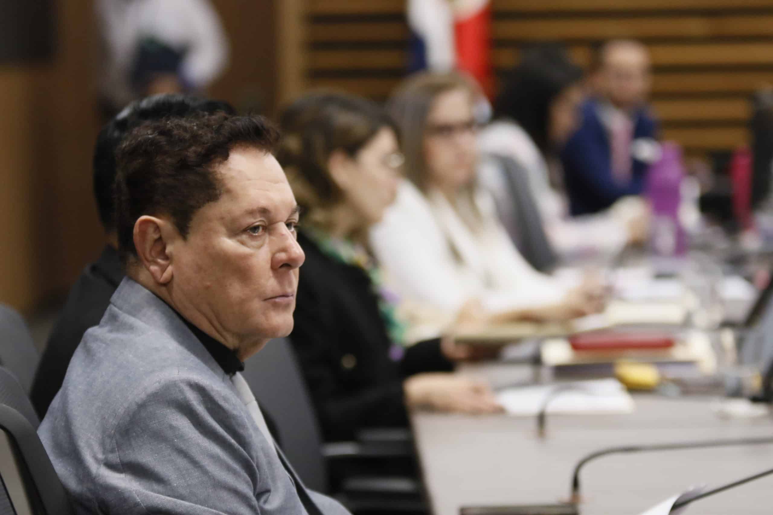 El tribunal solicita el levantamiento de la inmunidad para la ayuda pública Alexander Barrantes por invitar a la embajada en Sofía Guillén.