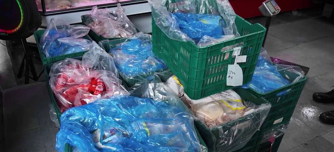 Confiscaron más de 1.300 kilos de pollo y salchichas poco saludables en dos supermercados

 – Reporte Tico