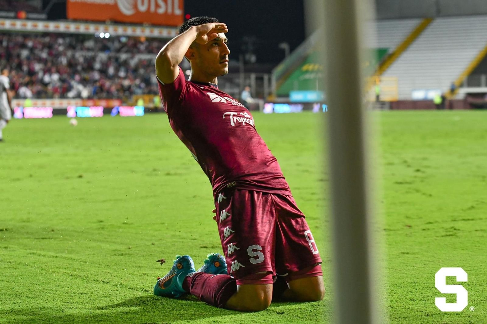 Saprissa acuerda el pago de la deuda por caso de Jimmy Marín

 – Reporte Tico