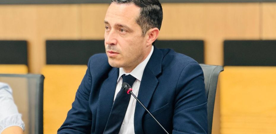 Un fallo se callará mientras DIS investiga una queja por presuntos cheques sobre el diputado Manuel Morales

 – Reporte Tico