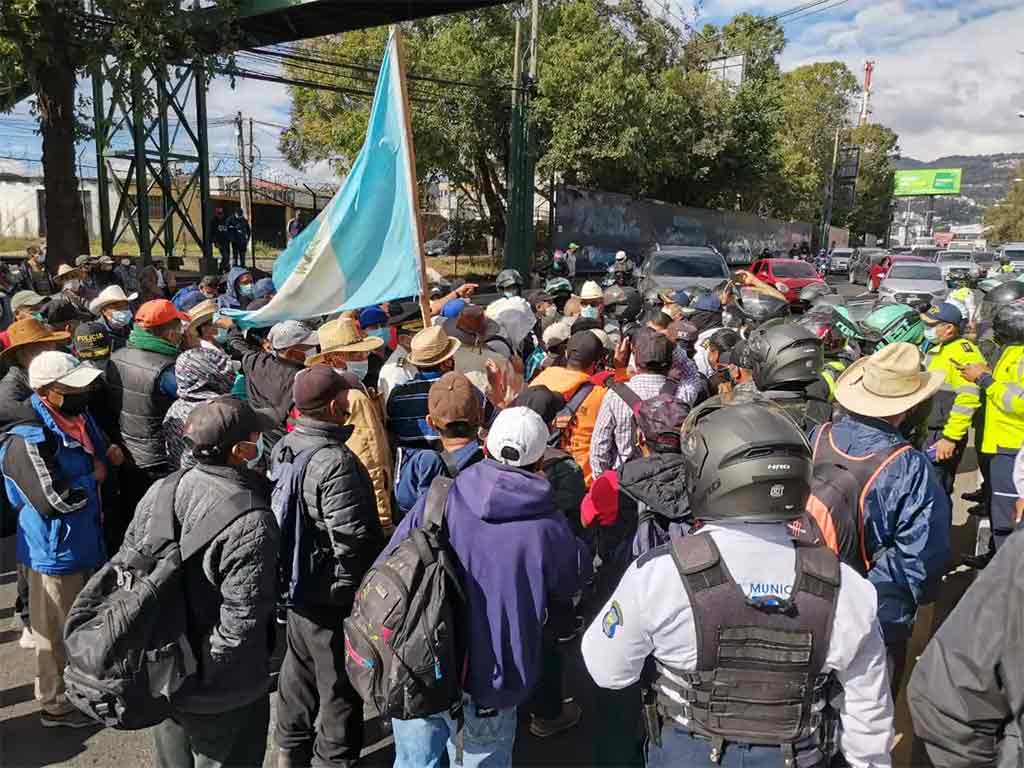 Se relacionan con la oficina del fiscal del maestro de Guatemala en protesta

 – Reporte Tico