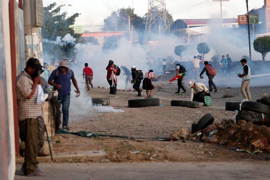 Bolivia entrega sus ciudades con puentes aéreos al bloqueo de la carretera

 – Reporte Tico