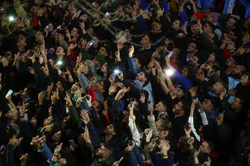 Uniones y organizaciones sociales se movilizan en Argentina para apoyar al ex presidente Cristina Fernández

 – Reporte Tico