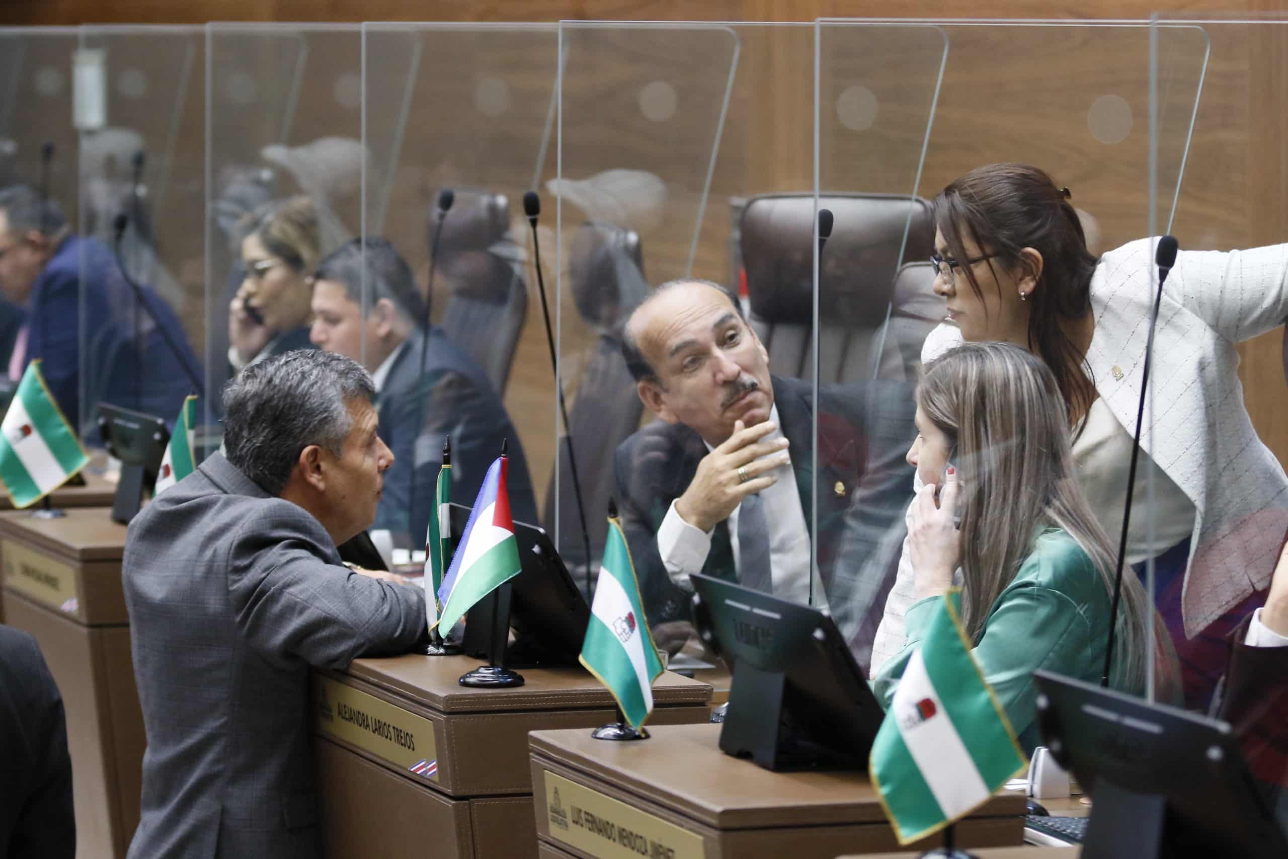 El proyecto de conferencia 4-3 enfrentará 900 sugerencias … y pueden ser muchas más

 – Reporte Tico