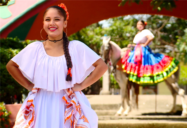 transmitirá una noche llena de montañas típicas y folklore de Santacrucaño

 – Reporte Tico