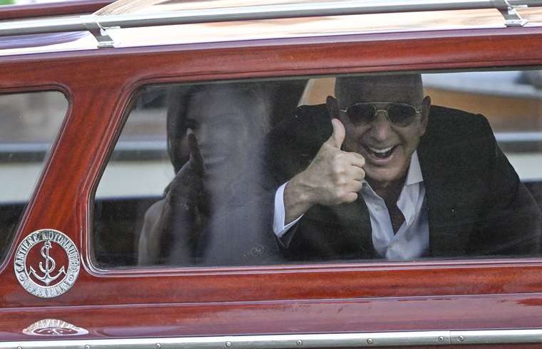 Jeff Bezos y Lauren Sánchez preparan el «Sí, quiero» en Venecia

 – Reporte Tico