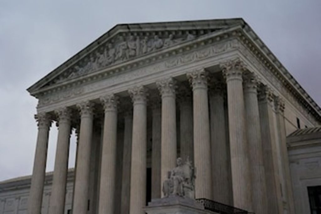 La Corte Suprema de los Estados Unidos limita el alcance de los jueces federales para detener las decisiones de Trump

 – Reporte Tico