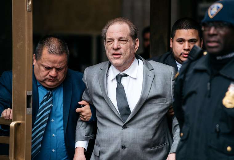 Harvey Weinstein se declaró culpable de una posición de agresión sexual en los Estados Unidos.

 – Reporte Tico