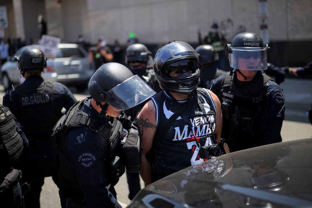 Los Ángeles: las protestas contra las operaciones migratorias dejan arrestos

 – Reporte Tico