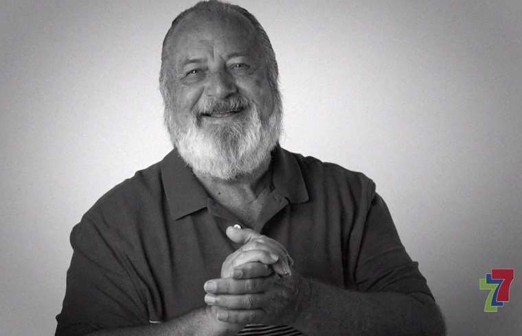 Revise el homenaje aquí que  dedicada a Nelson Hoffmann

 – Reporte Tico