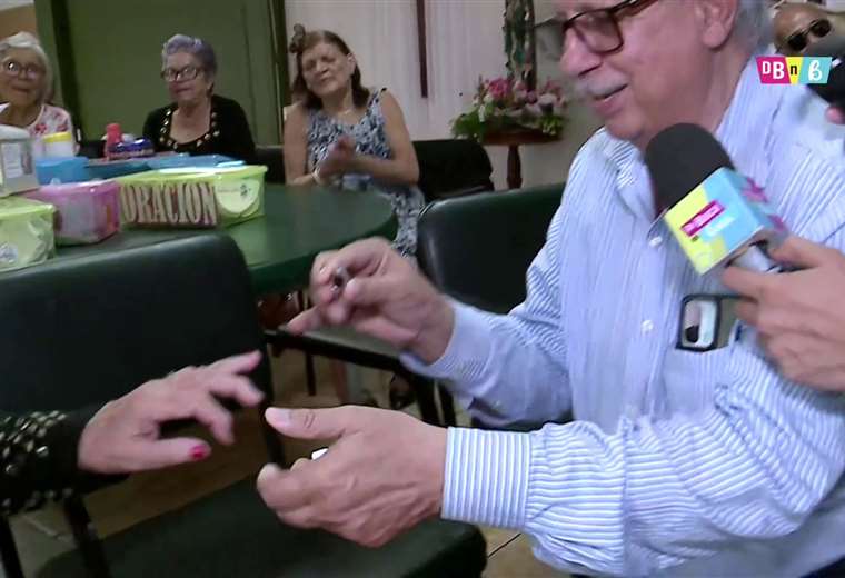 Video: la pareja adulta mayor se compromete en ‘Boca to Louth’

 – Reporte Tico