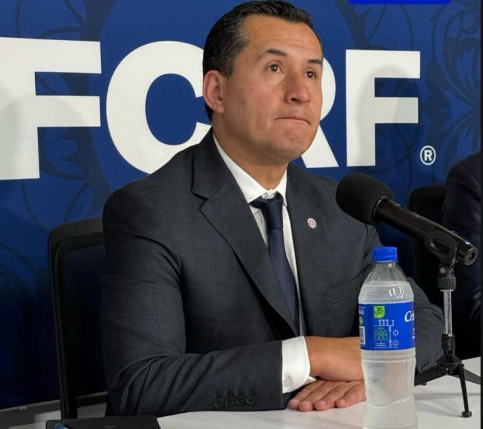 Enrique Osses dejará el arbitraje en Costa Rica?

 – Reporte Tico