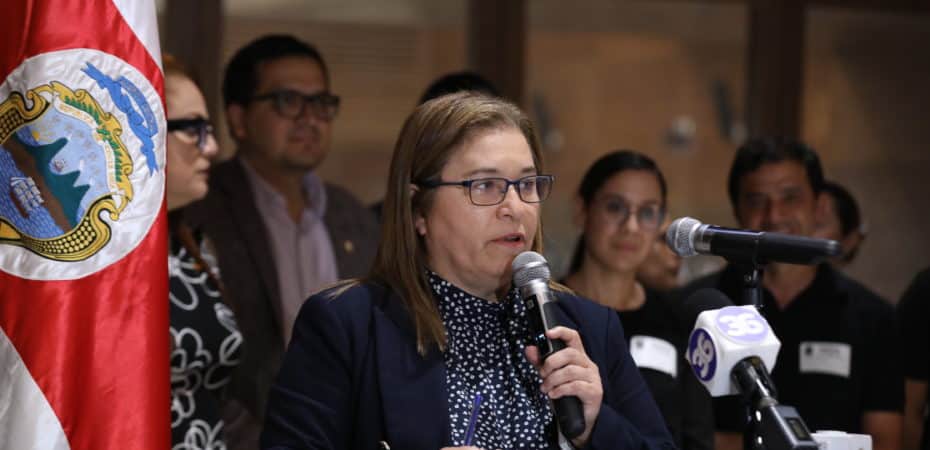 Adjunto público condena en la oficina del Ministro de Justicia

 – Reporte Tico