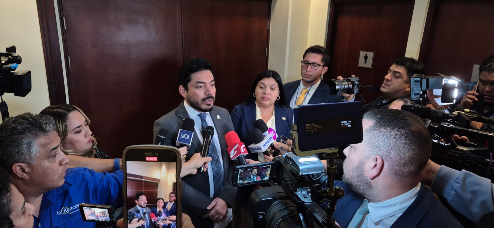 Las universidades gubernamentales y públicas llegan a un acuerdo sobre las tasas 2026

 – Reporte Tico