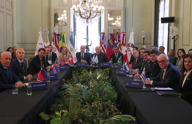 Comienza en la capital argentina de Mercosur, que revisará la integración regional

 – Reporte Tico