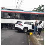 Video: Así es como se cruzó el auto en Tibás

 – Reporte Tico