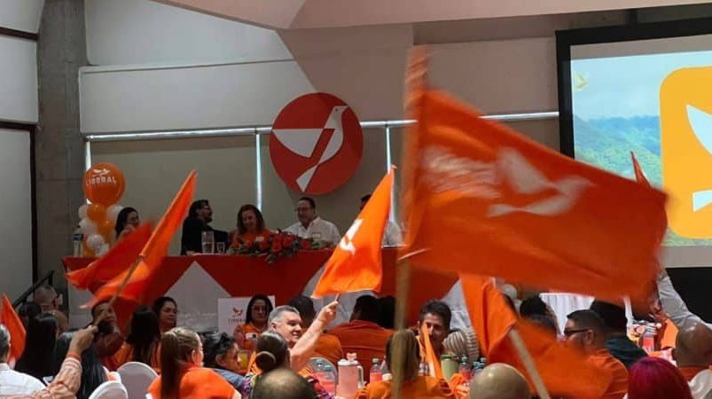 Eli Feinzaig deja la oficina presidencial en PLP

 – Reporte Tico