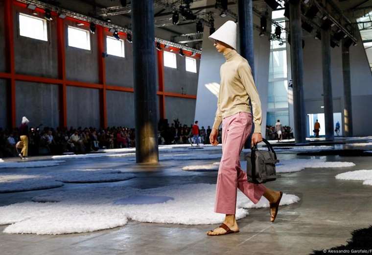 Robo de diseño: Prada Copia Sandalias tradicionales indias

 – Reporte Tico