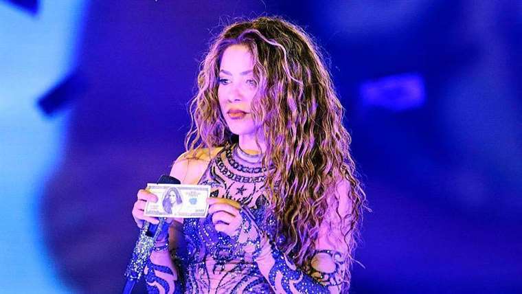 Mulectan con $ 190,000 a la Clínica de Perú para filtrar datos de salud de Shakira

 – Reporte Tico