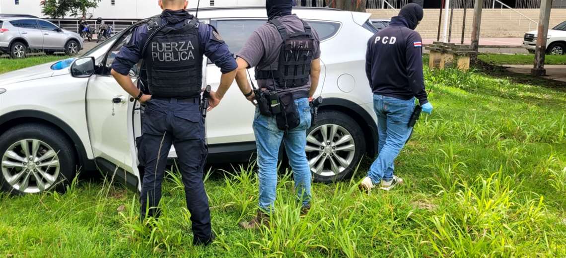 38 paquetes de cocaína oculta en el automóvil contra el centro comercial en Rohrmoser

 – Reporte Tico