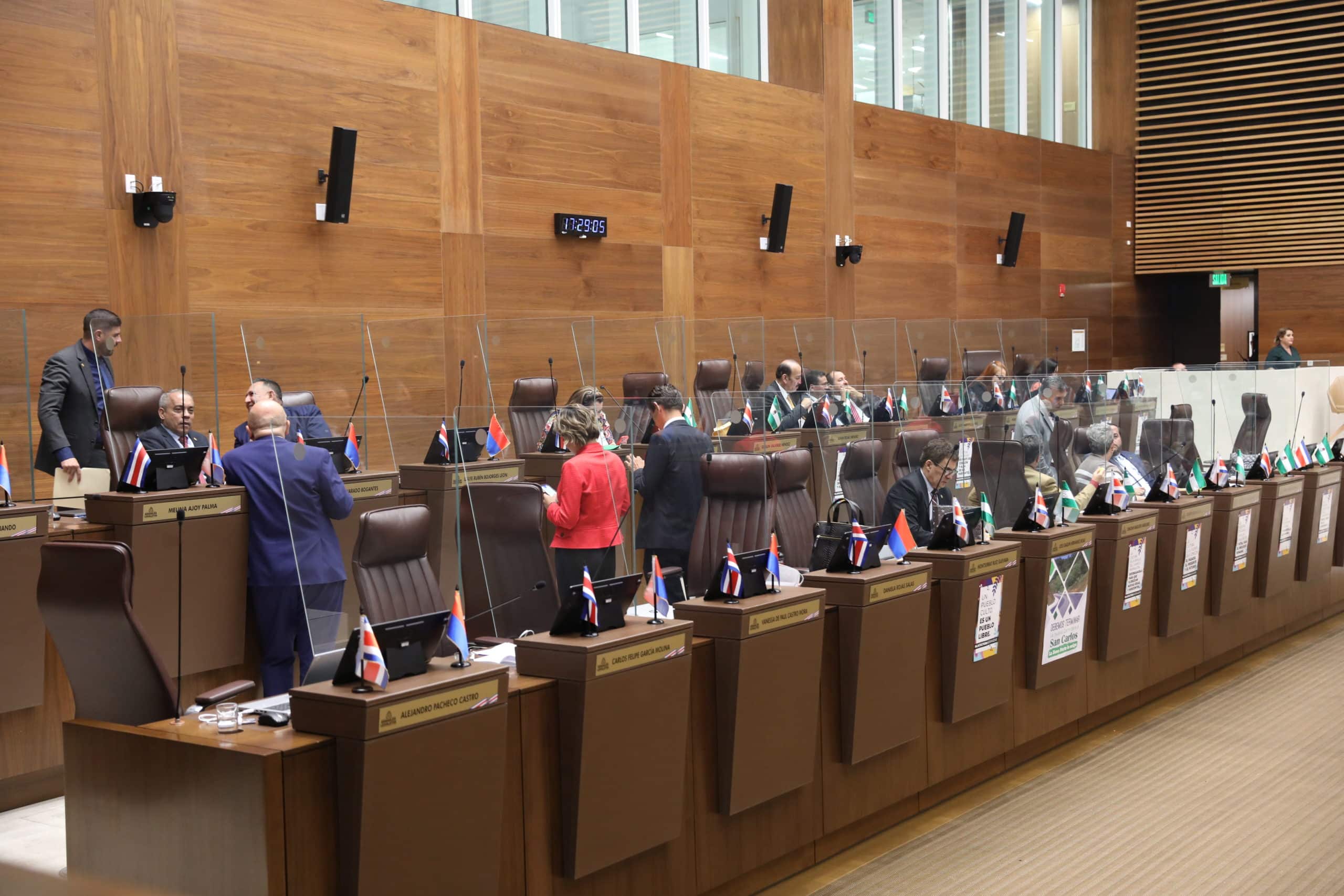 Penúltima sesión de vía rápida al proyecto de jornadas 4-3: cuatro mociones votadas y quórum se rompió 9 veces – Reporte Tico