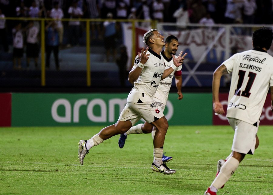 Alajuelense toma la tarea contra la alianza en la Copa Centroamericana

 – Reporte Tico