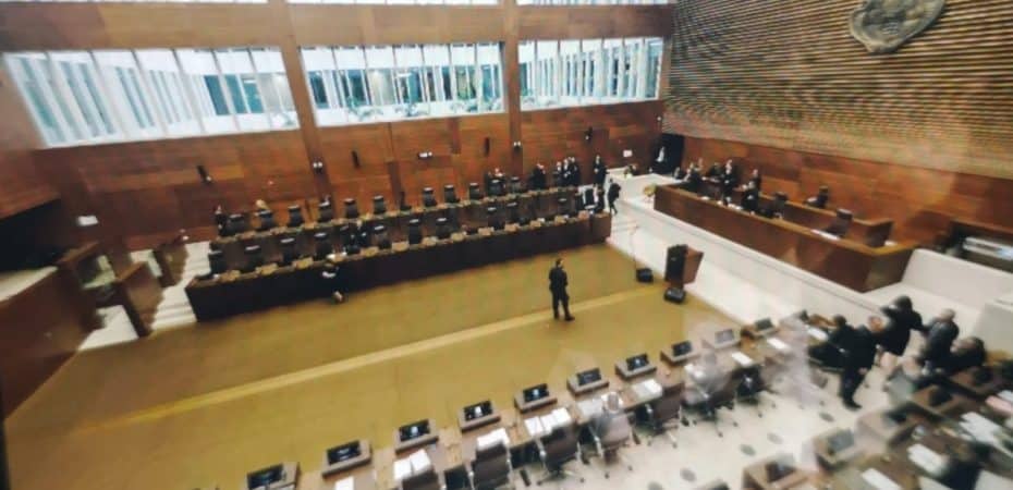 12 Grupos Empresariales Vuele A PEDIR A LOS DIPUTADOS LA A APROBACIÓN DE Del Proyecto de Jornadas 4-3
 – Reporte Tico