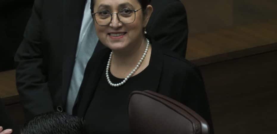 La diputada Luz Mary Alpis escribe su candidatura presidencial con el progreso democrático

 – Reporte Tico