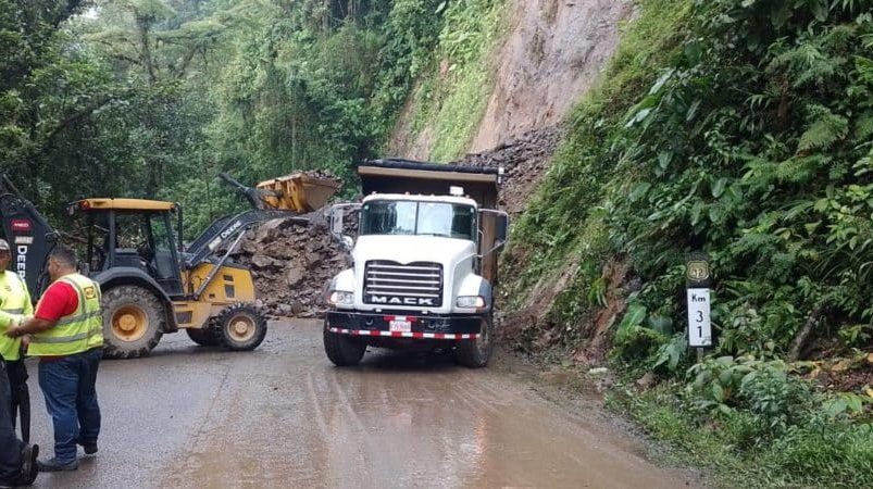 Chaves pide que el Ministro del Medio Ambiente escriba un proyecto de ley para intervenir en el Parque Nacional y evitar deslizamientos de tierra en la Ruta 32

 – Reporte Tico