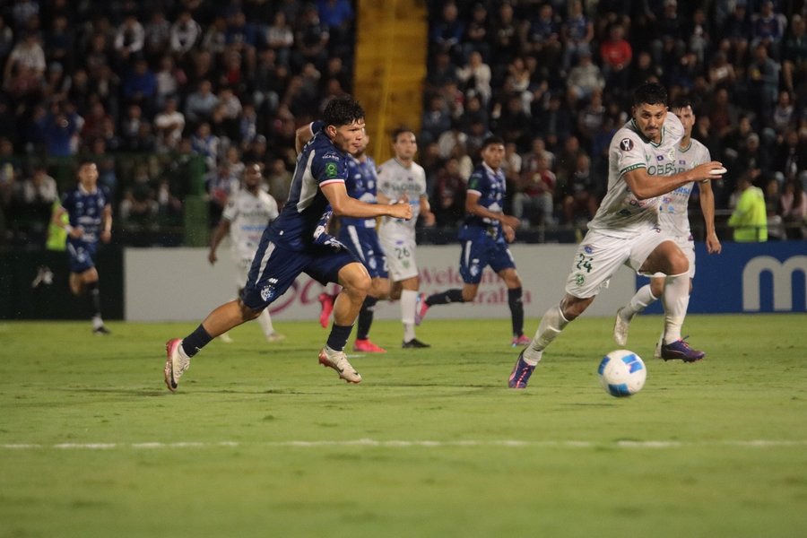 (Video) Carthaginés pone todo en un grupo que comparte con Saprissa

 – Reporte Tico