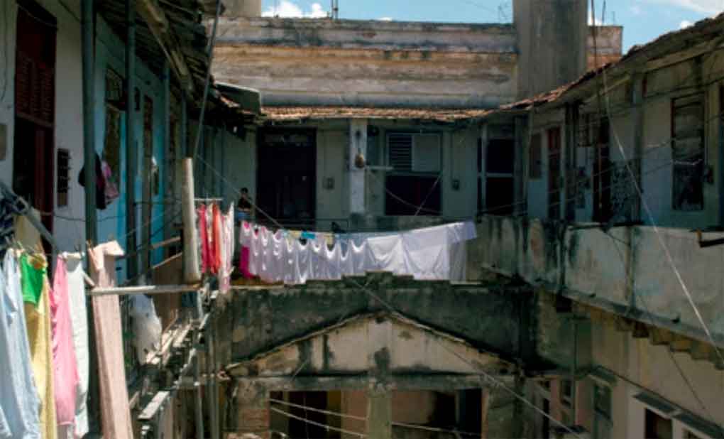 Alrededor de 15 mil ticos viven en la capital

 – Reporte Tico