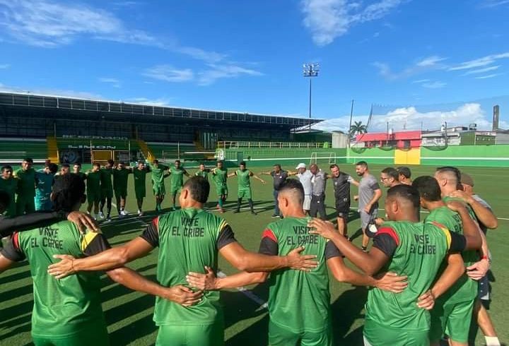 El Comité de Licencias envía a Turrialba y Limón Black Star al fútbol amateur después de Elmundo.

 – Reporte Tico