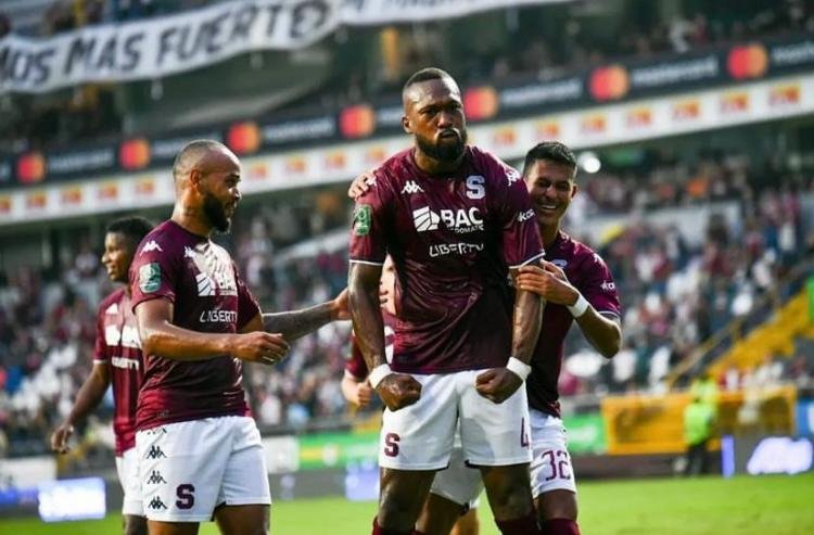 Esta es la razón peculiar por la que Kendall Waston no está en el juego contra Cartas de Carta

 – Reporte Tico