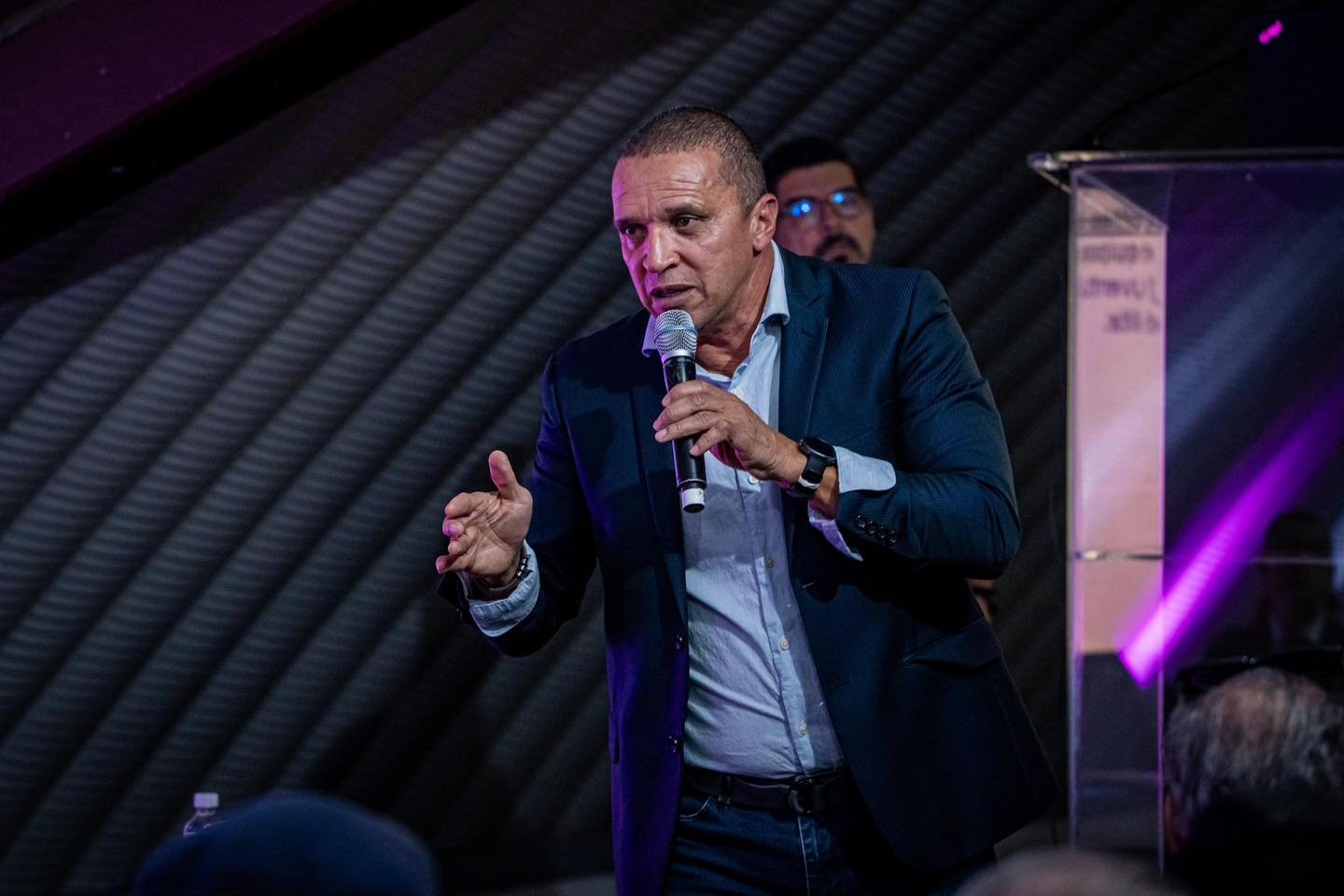Erick Lonis explica lo que hará con su frente contra la lesión de Newton Williams

 – Reporte Tico