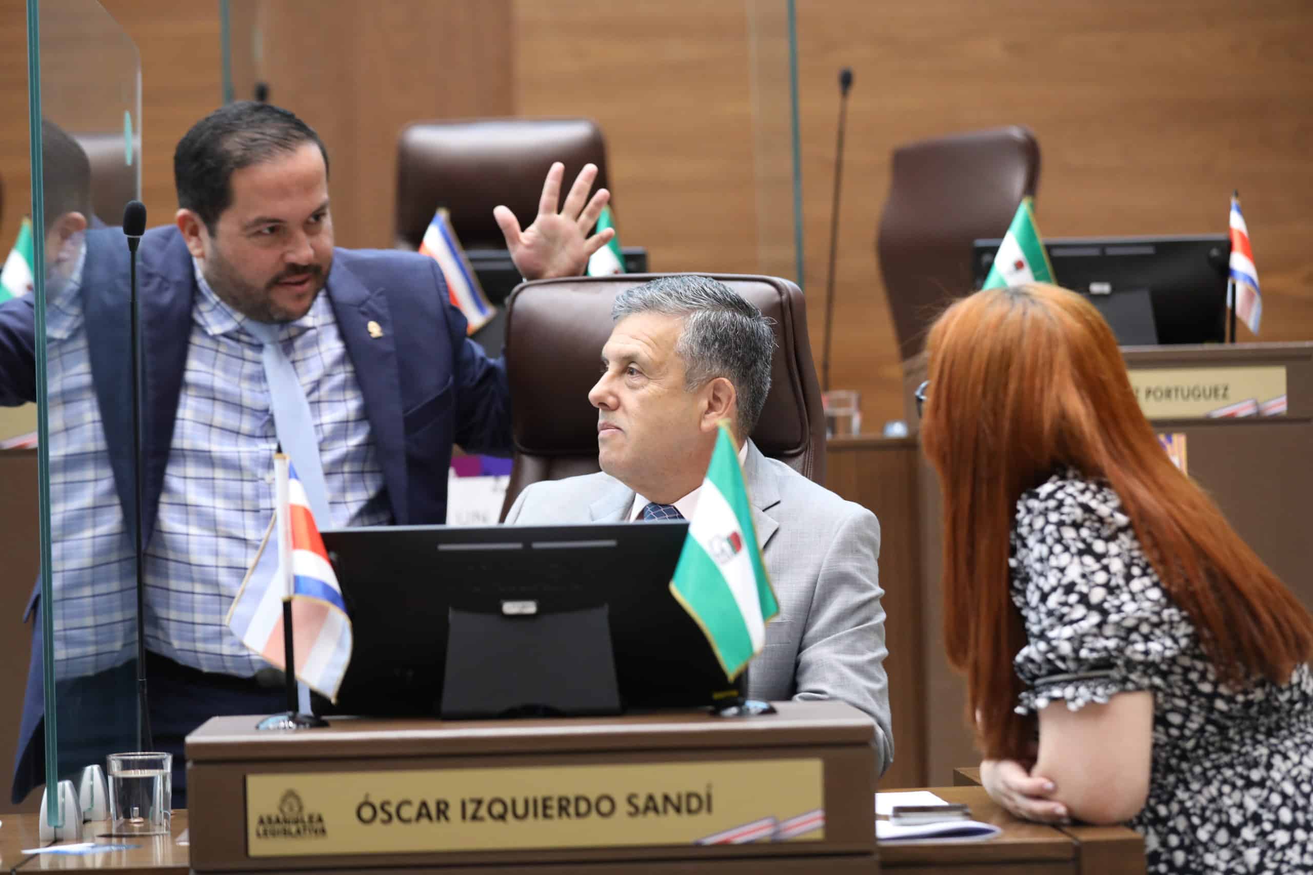 ¿Compromiso y consenso? Los suplentes esencialmente aprobarían dos propuestas para el proyecto de la conferencia 4-3

 – Reporte Tico
