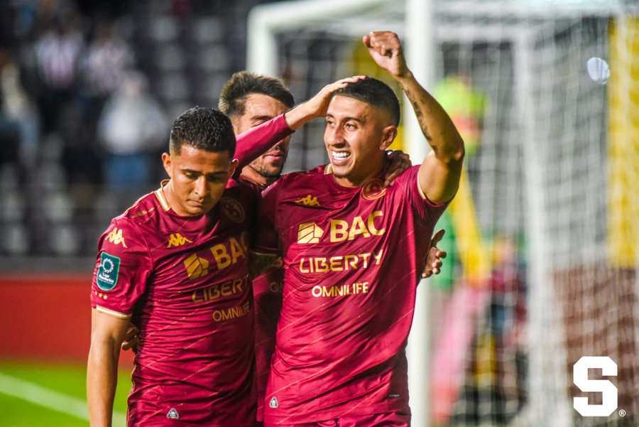Saprissa envía un préstamo al lado derecho

 – Reporte Tico