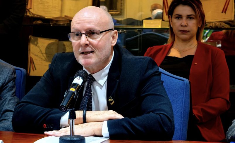 La legislativa acepta por unanimidad la renuncia del vicepresidente Brunner después del debate

 – Reporte Tico